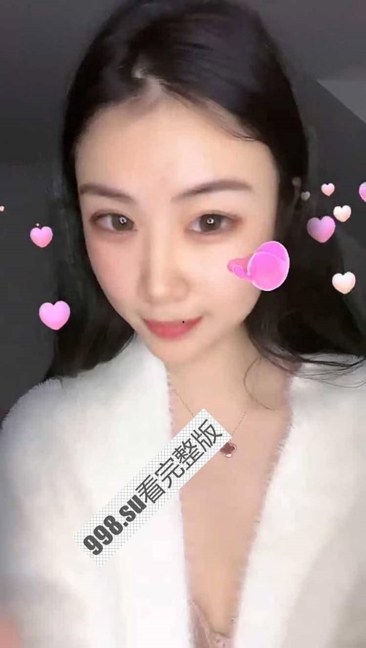 抖音 冯笑笑 直播擦边 一直露奶子 还故意揉捏自己奶头 好嫩-2