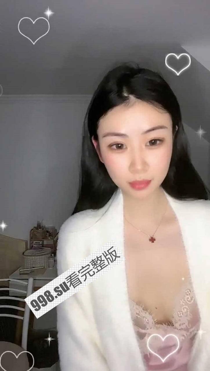 抖音 冯笑笑 直播擦边 一直露奶子 还故意揉捏自己奶头 好嫩-3