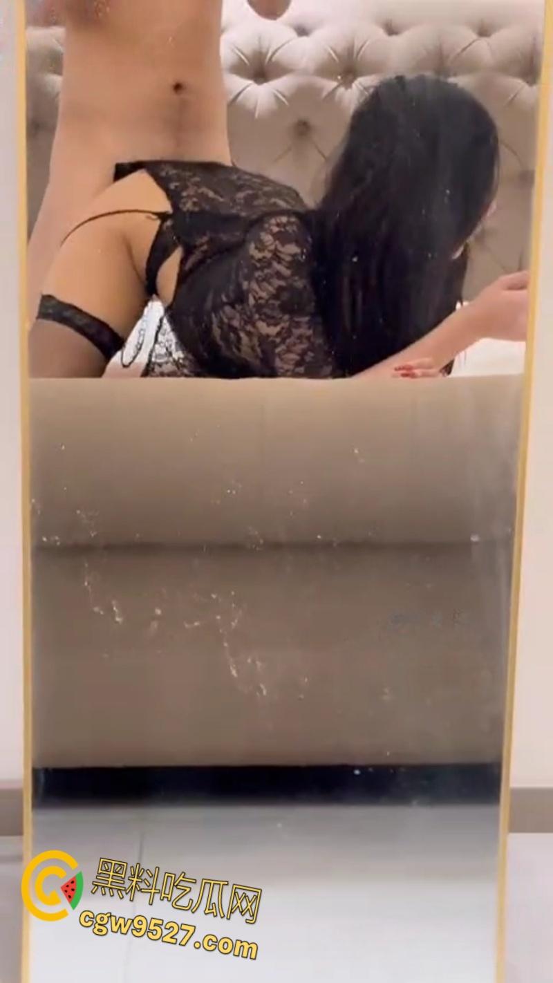 推特约炮战神【jojo0099】，黑丝大长腿加上高跟鞋，攻速叠满，馒头逼都被操肿了，又是羡慕富二代的一天 !-5