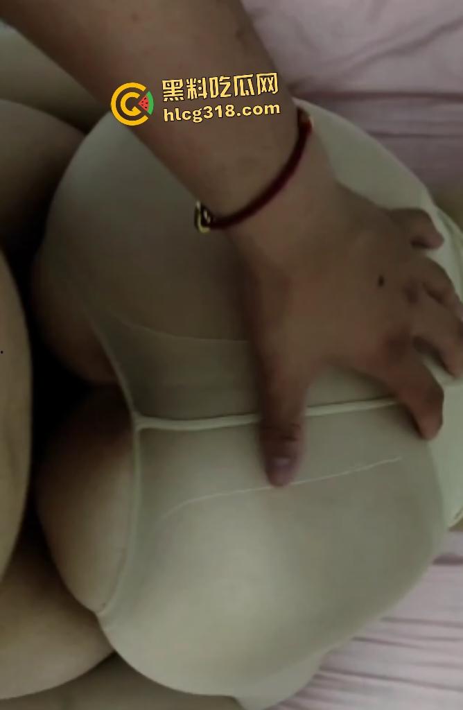 微胖大学生背着男友和炮友去旅游！每换一个酒店就就解锁一种姿势，这得换几个酒店啊？-7