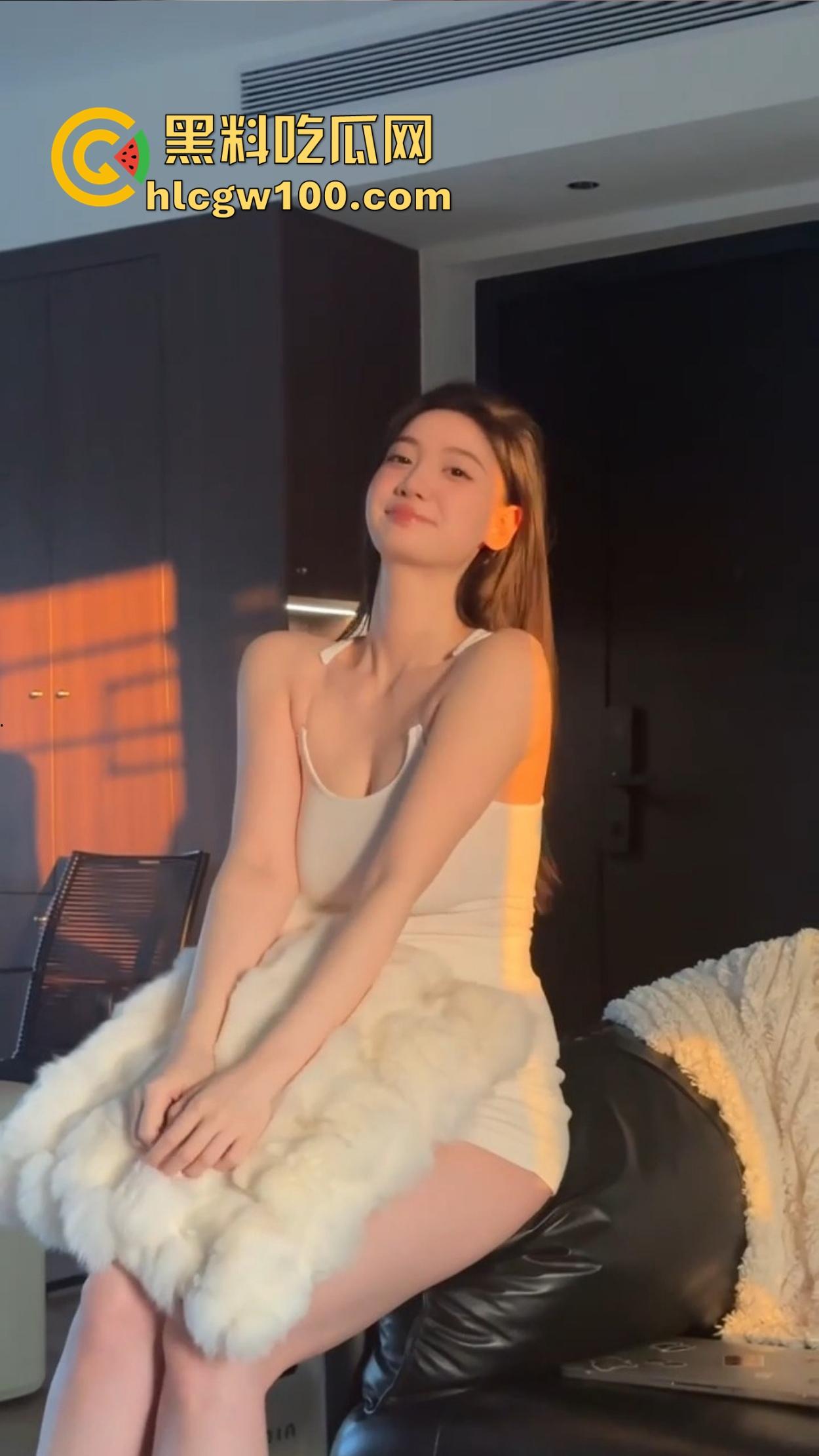 广州大学新闻与传播学院极品校花,渣男曝光超美粉鲍顶级肥臀,堪称天生性交名器,颜值身材全拉满!-7