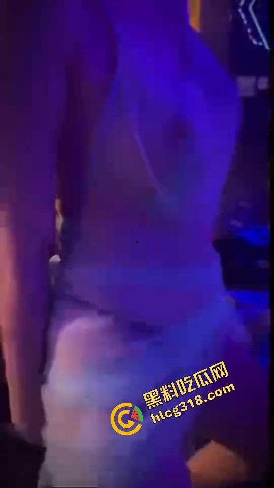 酒吧玩腻了，KTV深夜全是淫patient乱蹦迪，后半场屁股扎堆开唱，老板都睁一只眼闭一只眼！-6