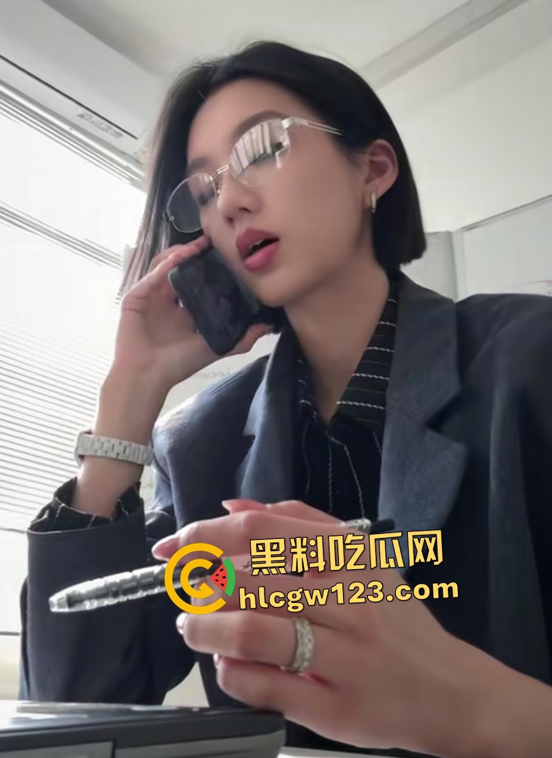 抖音【鱼一】乖巧小母狗口技逆天!平坦小腹浓毛骚逼,艺术女的爱好原来是口交!-3