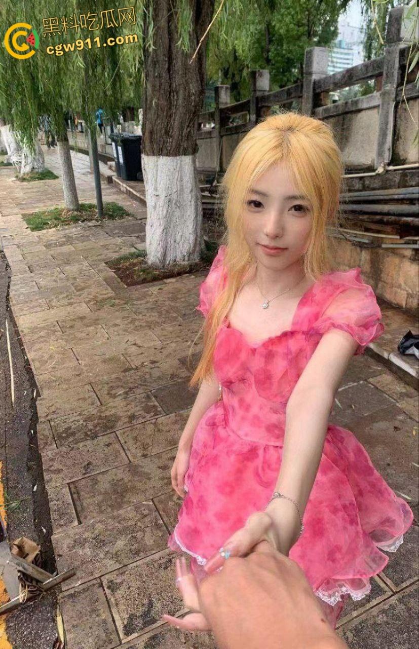 沧州师范学院【吕嘉慧】,刚上大一就被金主爸爸3w包养,jk白丝制服直接给干哭,玩够了直接被曝光炫耀!-5